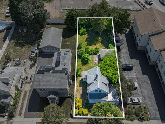 House for sale in Lyndhurst, New Jersey