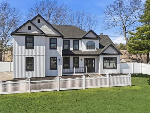House for sale in Smithtown, New York