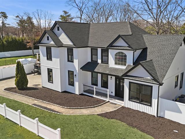House for sale in Smithtown, New York