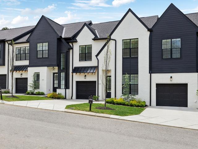 Townhouse for sale in Brentwood