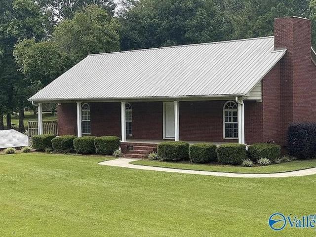 House for sale in Guntersville, Alabama