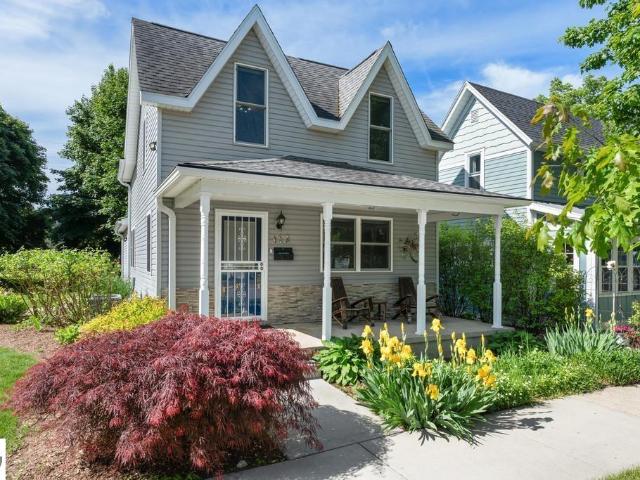 House for sale in Charlevoix, Charlevoix County