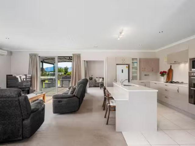 House for sale in Otakou
