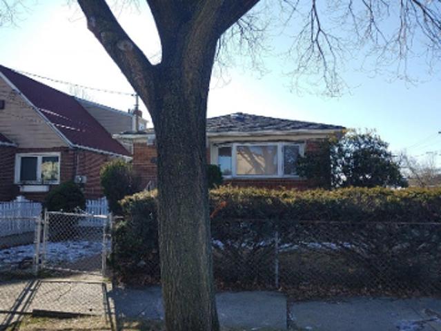 House for sale in Queens, Arverne