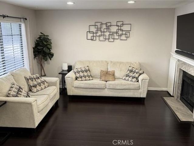 Townhouse for sale in Canoga Park, California