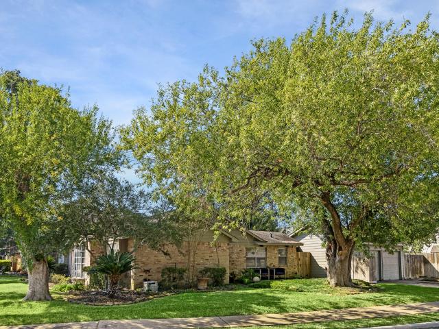 House for sale in Meadows Place, Texas