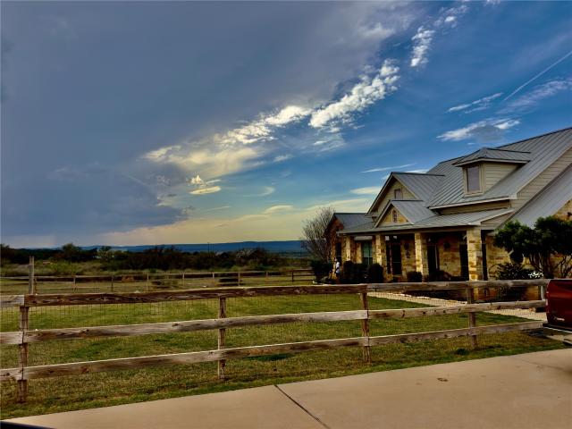 House for sale in Round Mountain