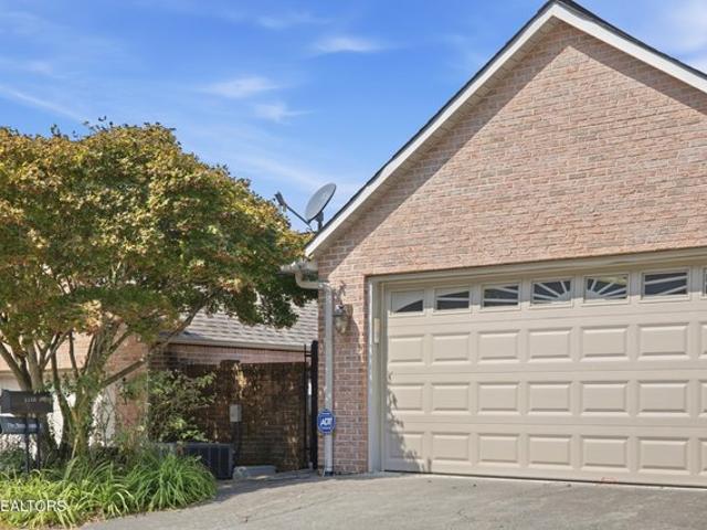 Condo for sale in Oak Hills, Kingston