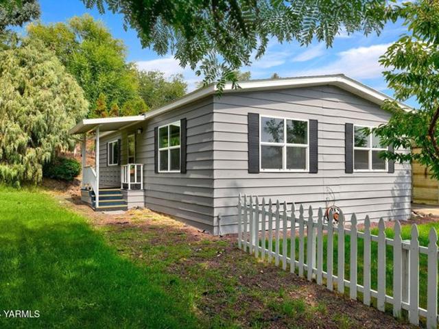 House for sale in Selah, Washington