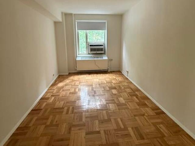 Room for rent in Arverne, New York