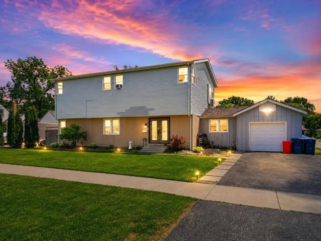 House for sale in Worth, Illinois