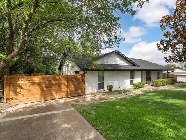 House for sale in Woodway
