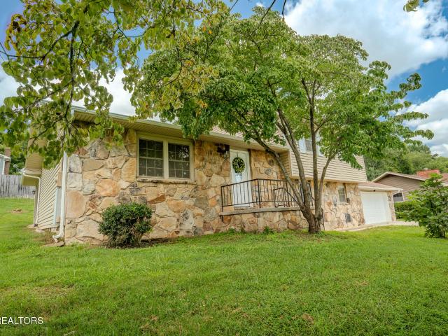 House for sale in Amber Meadows, Farragut