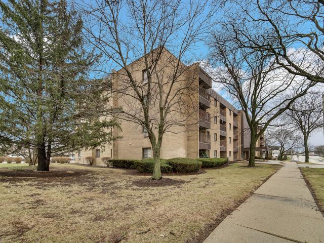 Condo for sale in Lombard, Illinois