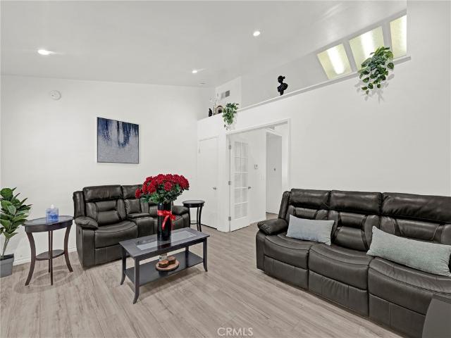 Townhouse for sale in Pacoima Neighborhood Council, Canoga Park