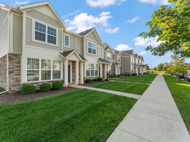 Townhouse for sale in Crown Point, Lake County