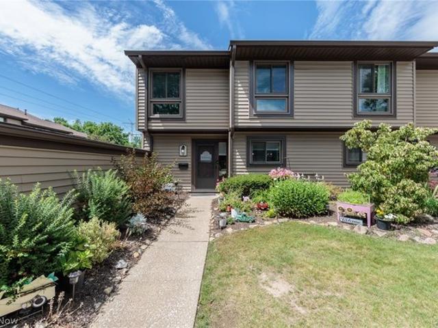 Condo for sale in Summit, Ohio