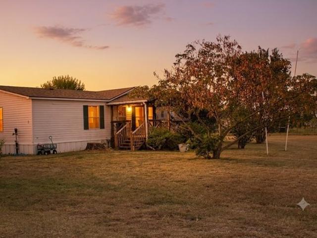 House for sale in Oglesby, Texas