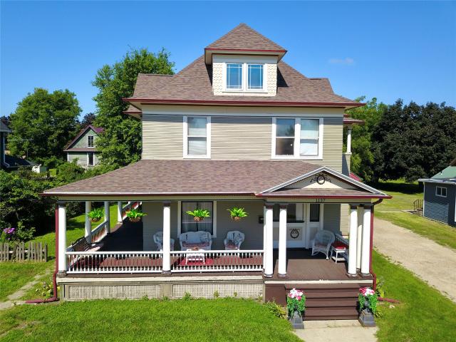 House for sale in Grinnell, Iowa