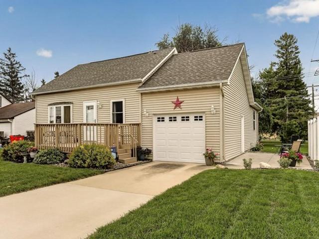 House for sale in Dodge Center, Minnesota
