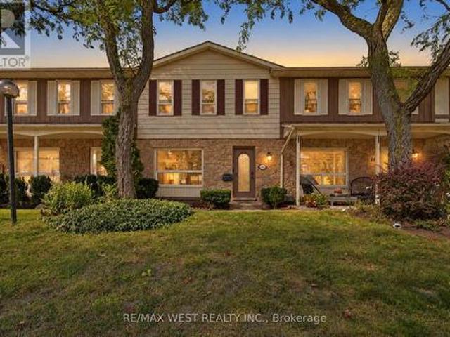 Townhouse for rent in Burlington, Golden Horseshoe