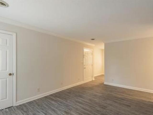 Condo for sale in Castlewood, Oak Ridge