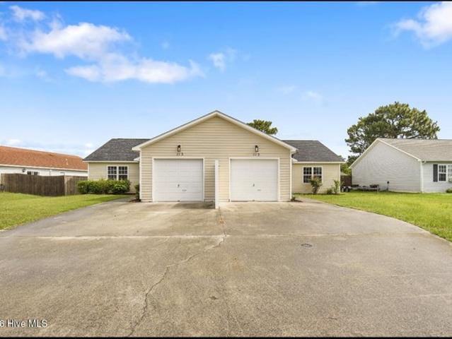 Townhouse for sale in Hubert, North Carolina