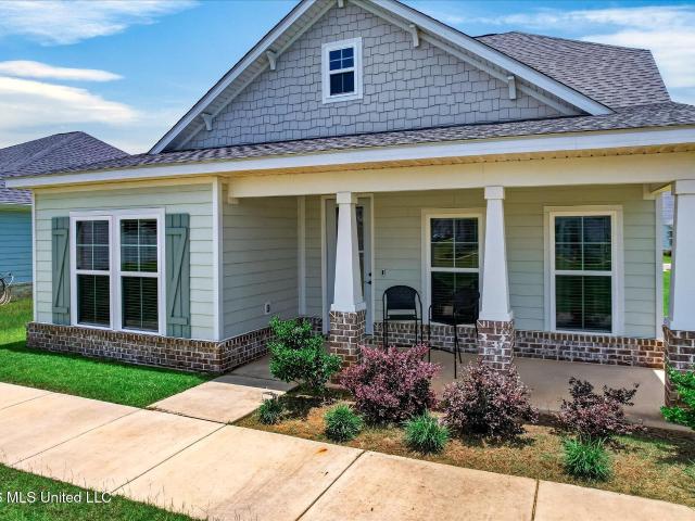 House for sale in Ocean Springs, Mississippi