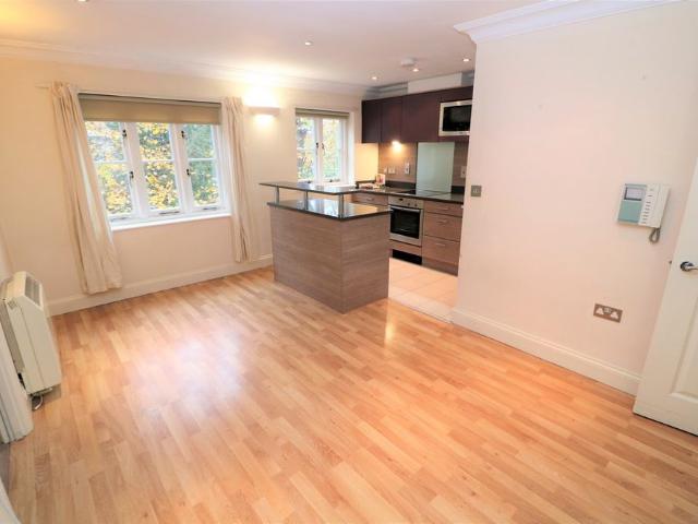 Apartment for rent in Rose Hill, Pachesham Park