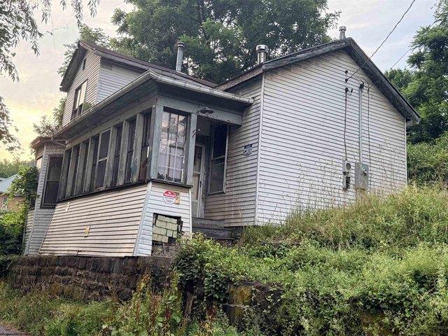 House for sale in Grafton, West Virginia