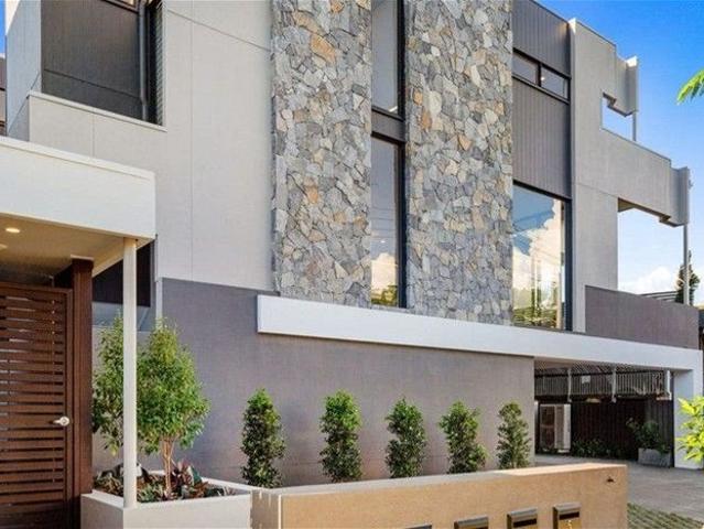 Townhouse for rent in Toombul, Queensland