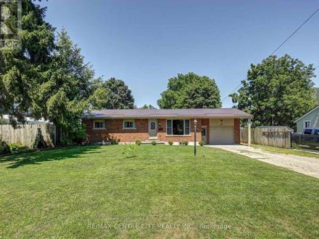 House for sale in Ontario
