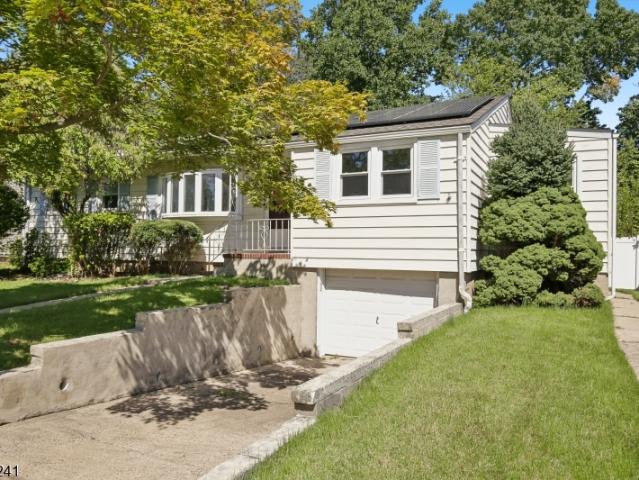 House for sale in Washington Park, Edison