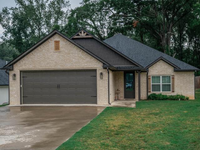 House for sale in White Oak, Texas
