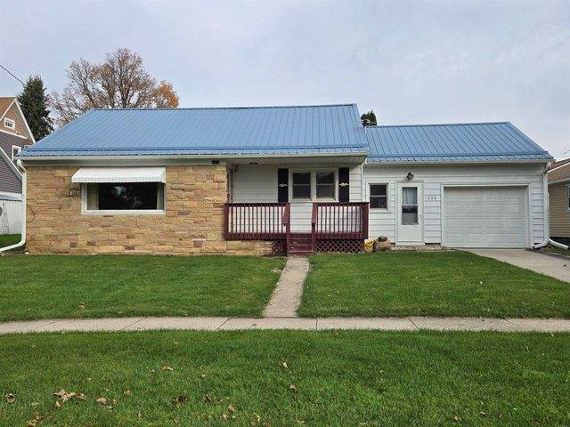 House for sale in Strawberry Point, Clayton County