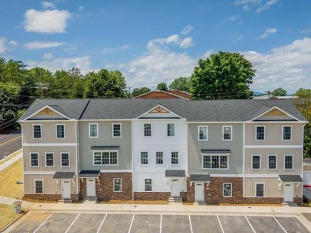 Townhouse for sale in Virginia