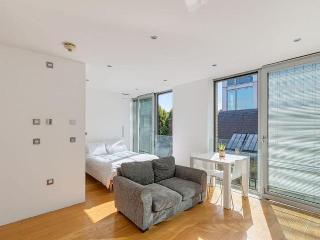Apartment for rent in Bermondsey Village, Greater London