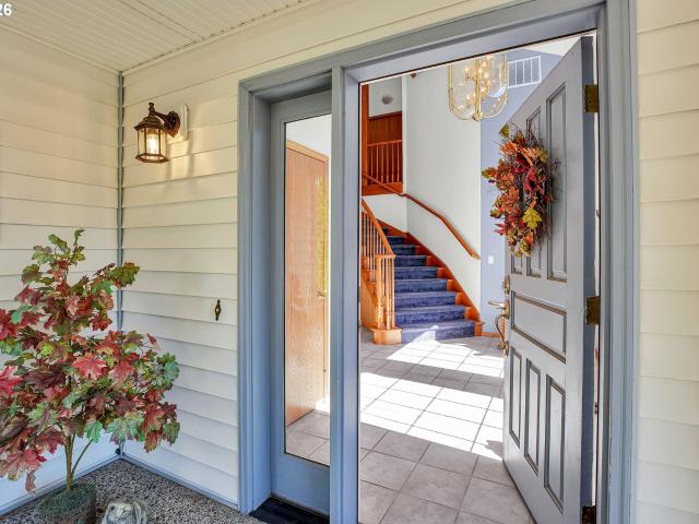House for sale in Greenburg Road, Tigard