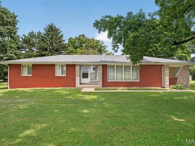 House for sale in Highland, Illinois