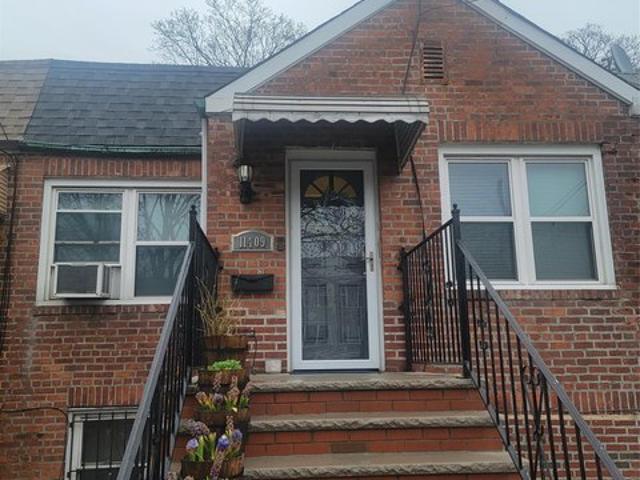 House for sale in Queens, Arverne