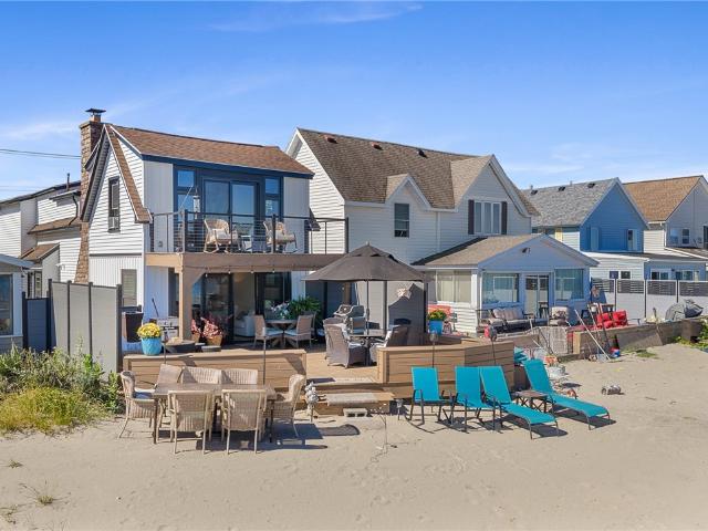 House for sale in Crescent Beach, Town of Greece