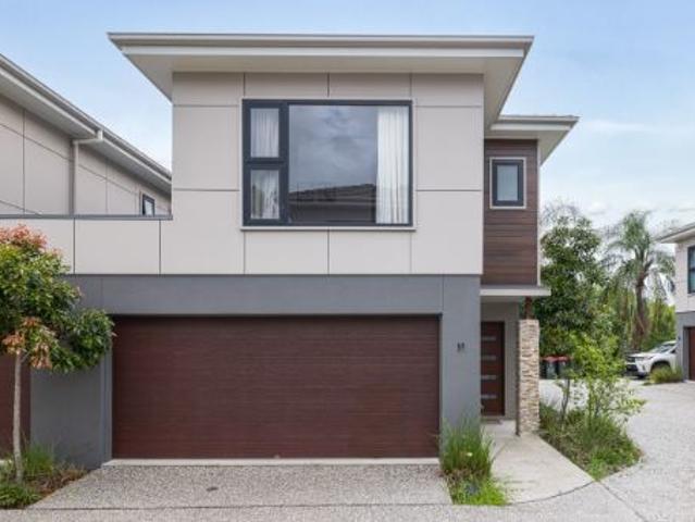 Townhouse for sale in Stretton, Greater Brisbane