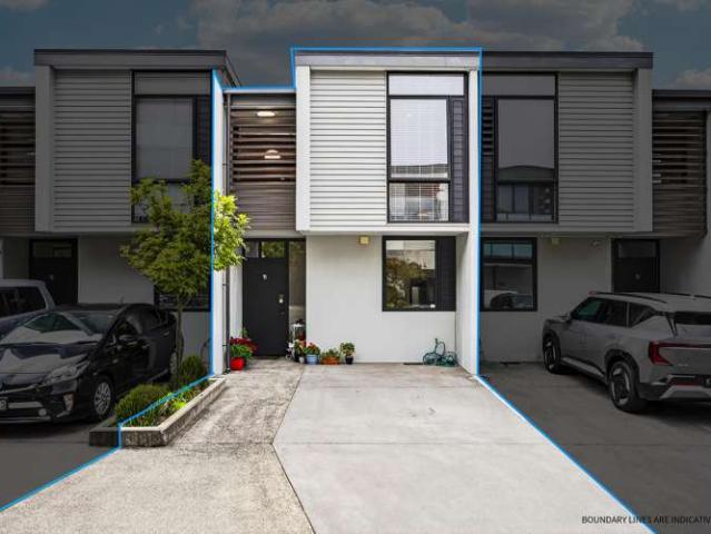 House for sale in Oratia