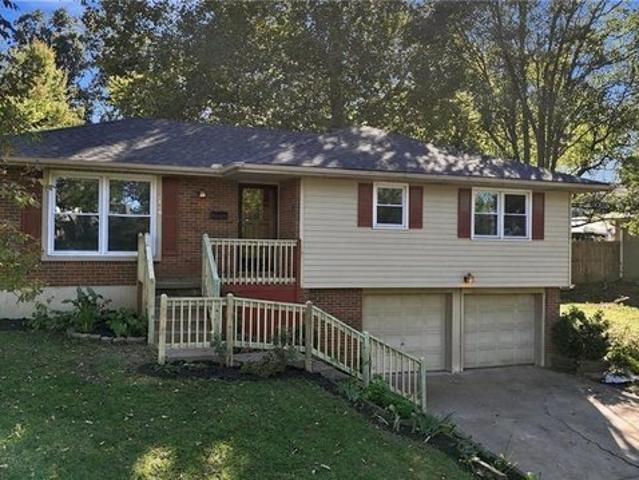 House for sale in Shawnee, Johnson County