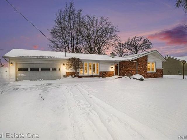 House for sale in Fenton, Michigan