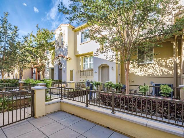 Townhouse for sale in Milpitas