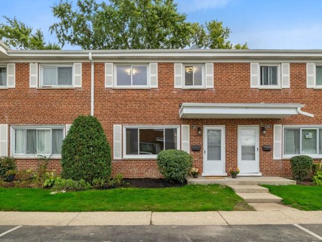 Townhouse for sale in Mount Prospect, Cook County