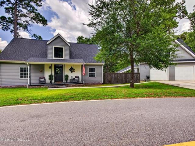 House for sale in Diamondhead, Mississippi