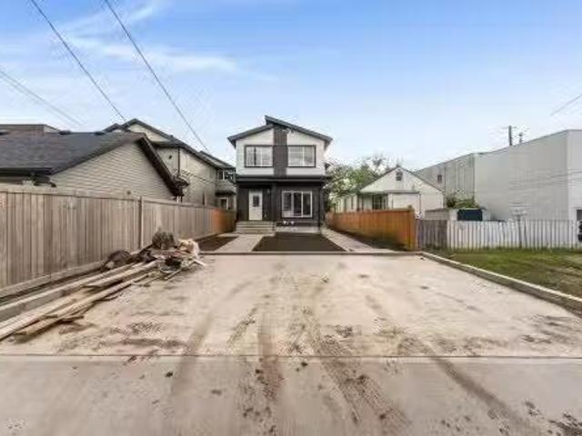 House for sale in Wedgewood, Alberta