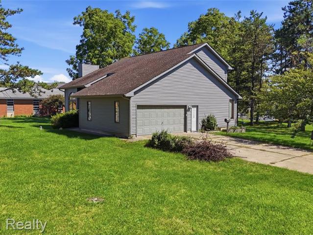House for sale in Fenton, Michigan